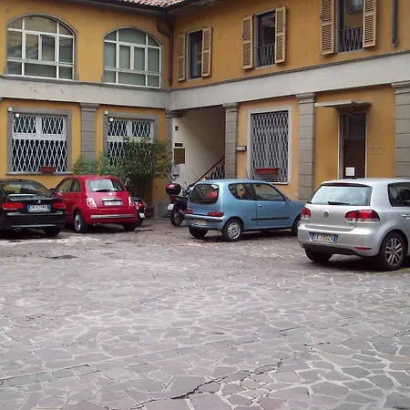 Zaffiro Blu Airport Bed and Breakfast Μπέργκαμο