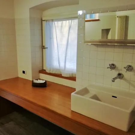 Zaffiro Blu Airport Bed and Breakfast